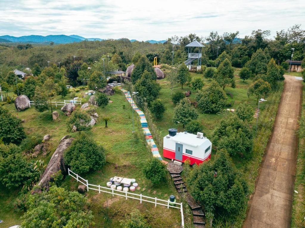 Durian Ecolodge 탐핀 외부 사진